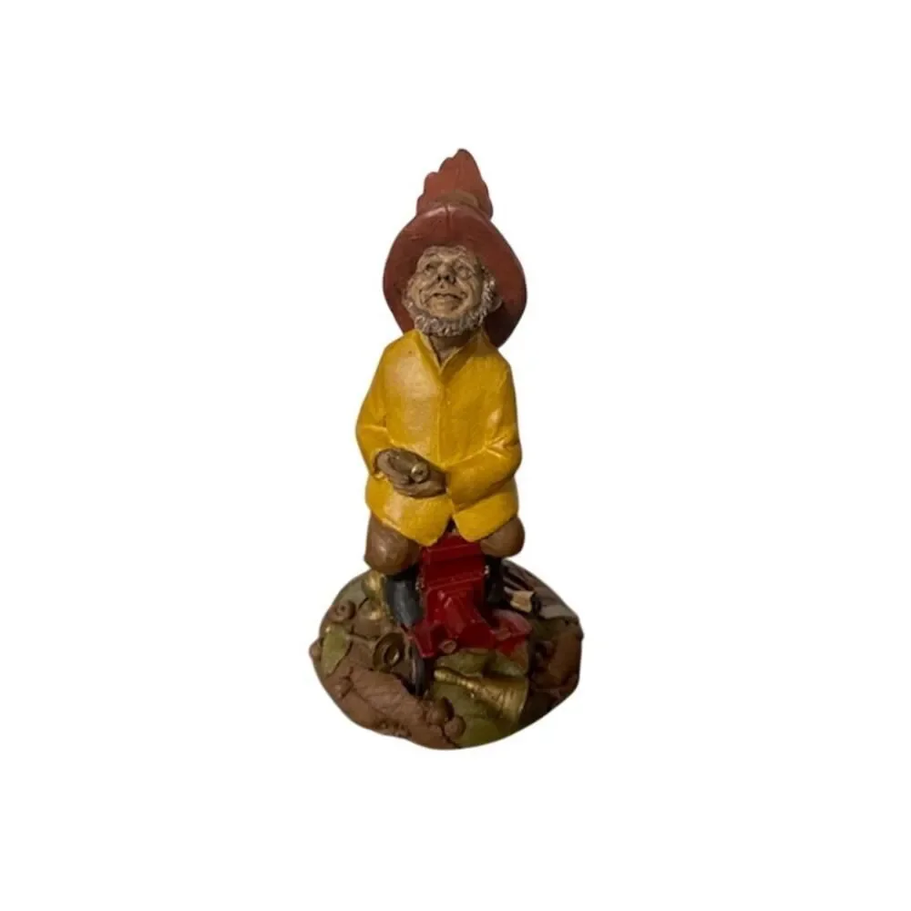 Tom Clark Elmo Firefighter Fireman Figurine 1967 #3022
